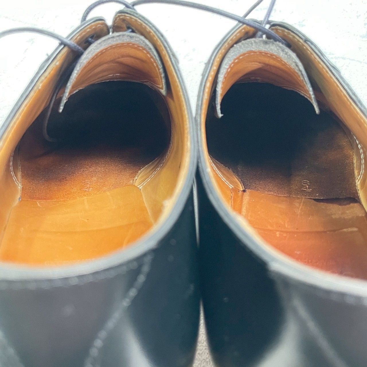 【良品 リフト交換済み】CROCKETT&JONES クロケットアンドジョーンズ MEDWAY メドウェイ プレーン 内羽根 サドル ブローグ UK8 / 26.5cm【W3357】