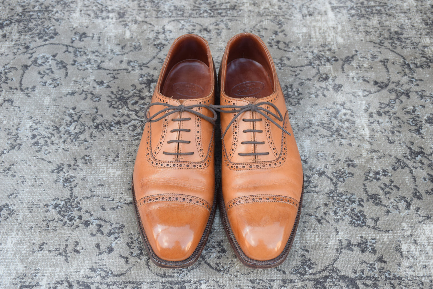 【美品】Crockett&Jones クロケットアンドジョーンズ パンチドキャップ 内羽根 伏せ縫い ハンドグレード 茶 ライトブラウン UK6.5 / 25cm【W2779】
