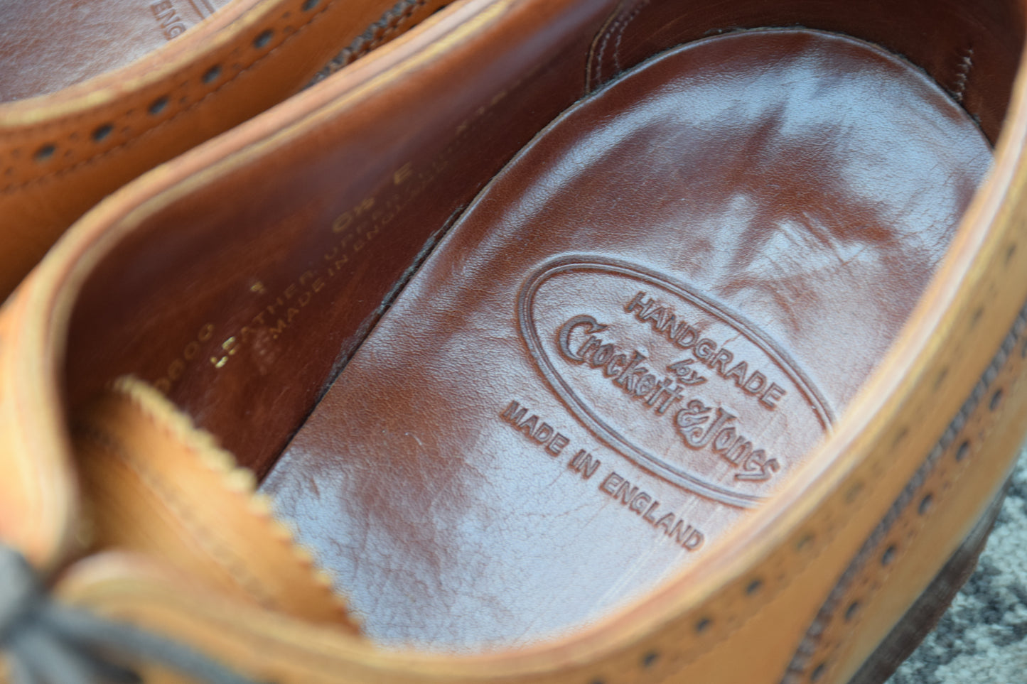 【美品】Crockett&Jones クロケットアンドジョーンズ パンチドキャップ 内羽根 伏せ縫い ハンドグレード 茶 ライトブラウン UK6.5 / 25cm【W2779】