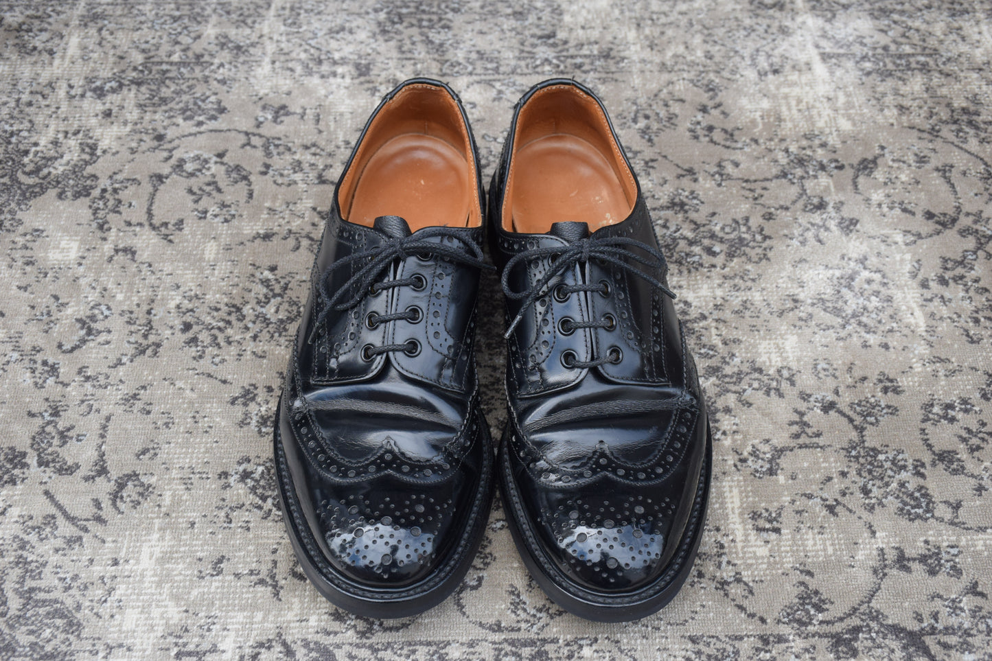 【良品】Tricker’s トリッカーズ Burton バートン ウイング 外羽根 パテントレザー 黒 BLACK ブラック UK9.5 / 28cm【W3360】WINGTIP