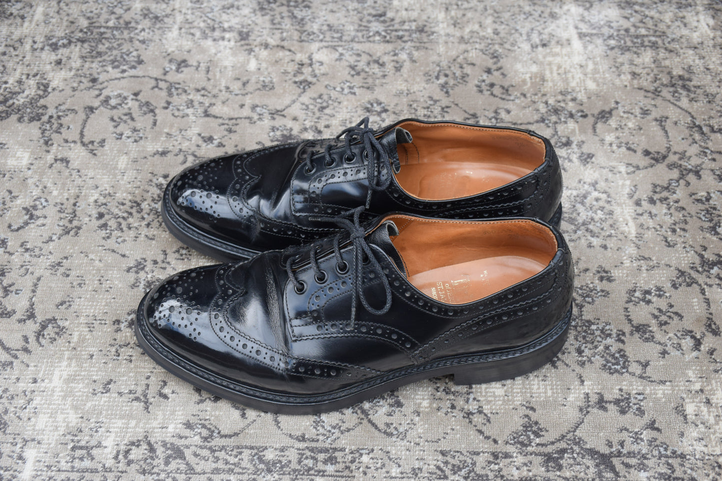 【良品】Tricker’s トリッカーズ Burton バートン ウイング 外羽根 パテントレザー 黒 BLACK ブラック UK9.5 / 28cm【W3360】WINGTIP