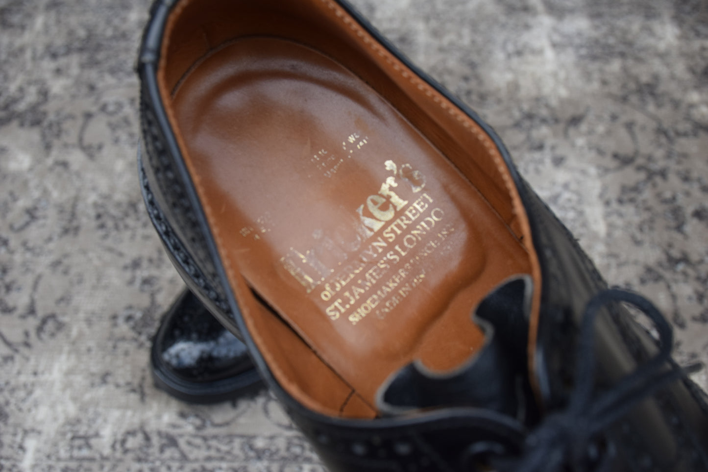 【良品】Tricker’s トリッカーズ Burton バートン ウイング 外羽根 パテントレザー 黒 BLACK ブラック UK9.5 / 28cm【W3360】WINGTIP