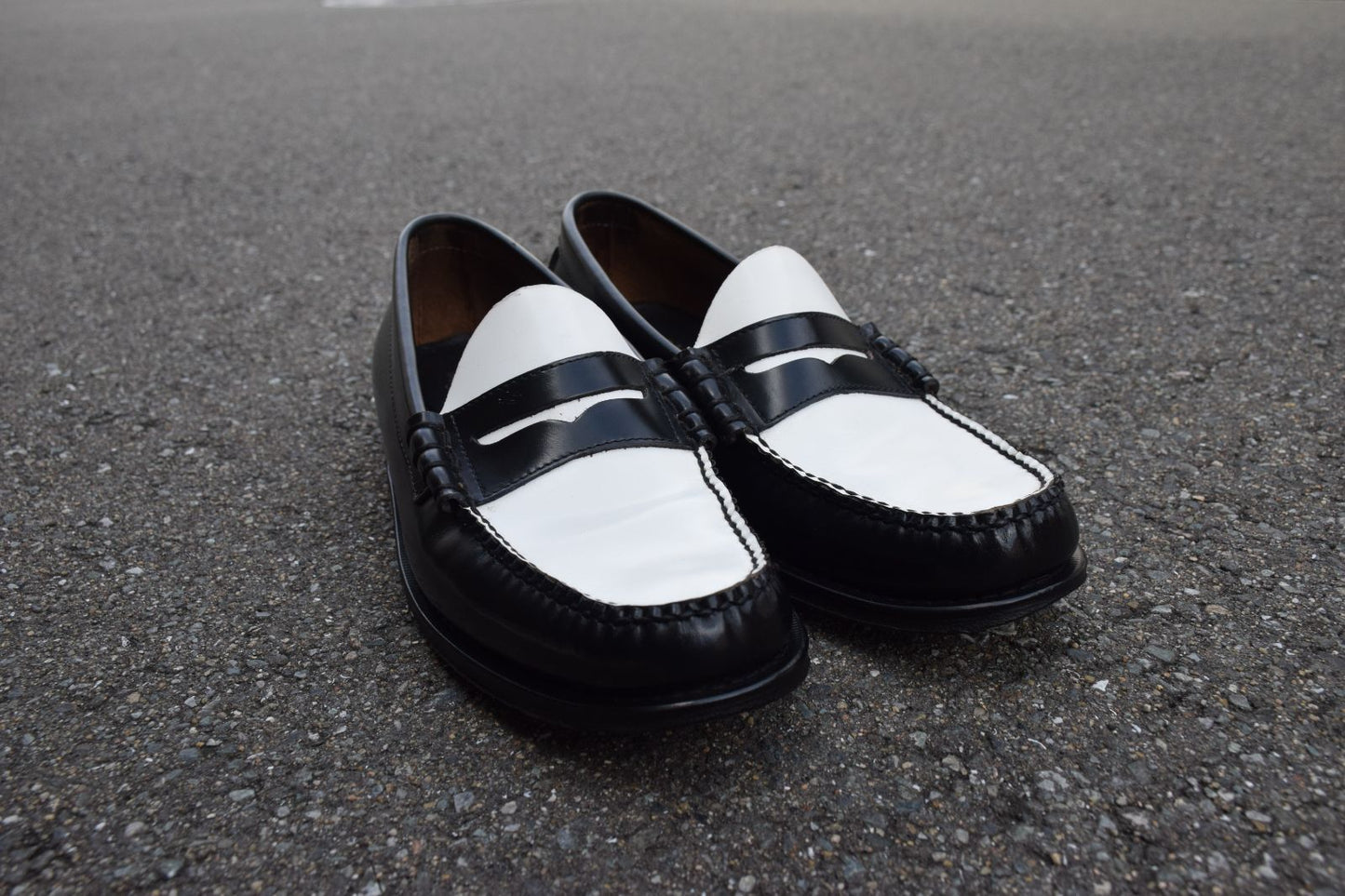 【美品】G.H.BASS ジーエイチバス BA11010H LARSON ラーソン コインローファー バイカラー 黒 ブラック 白 ホワイト UK7.5 / US8.5 / EU41.5 / 26cm【W3370】