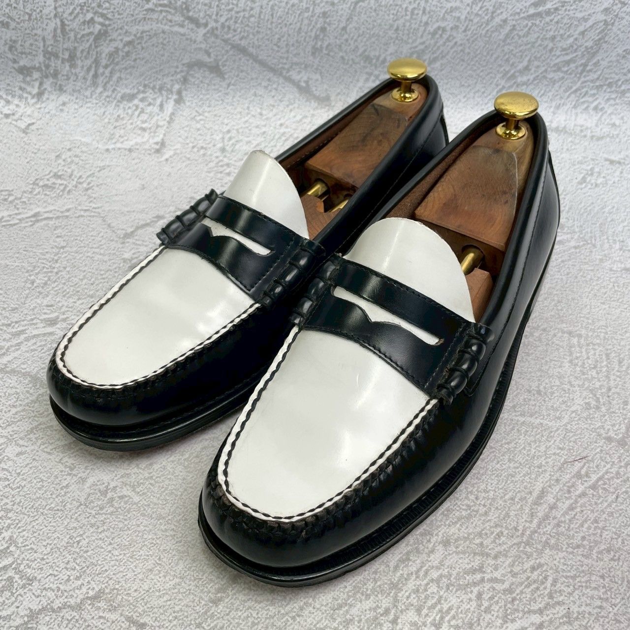 【美品】G.H.BASS ジーエイチバス BA11010H LARSON ラーソン コインローファー バイカラー 黒 ブラック 白 ホワイト UK7.5 / US8.5 / EU41.5 / 26cm【W3370】
