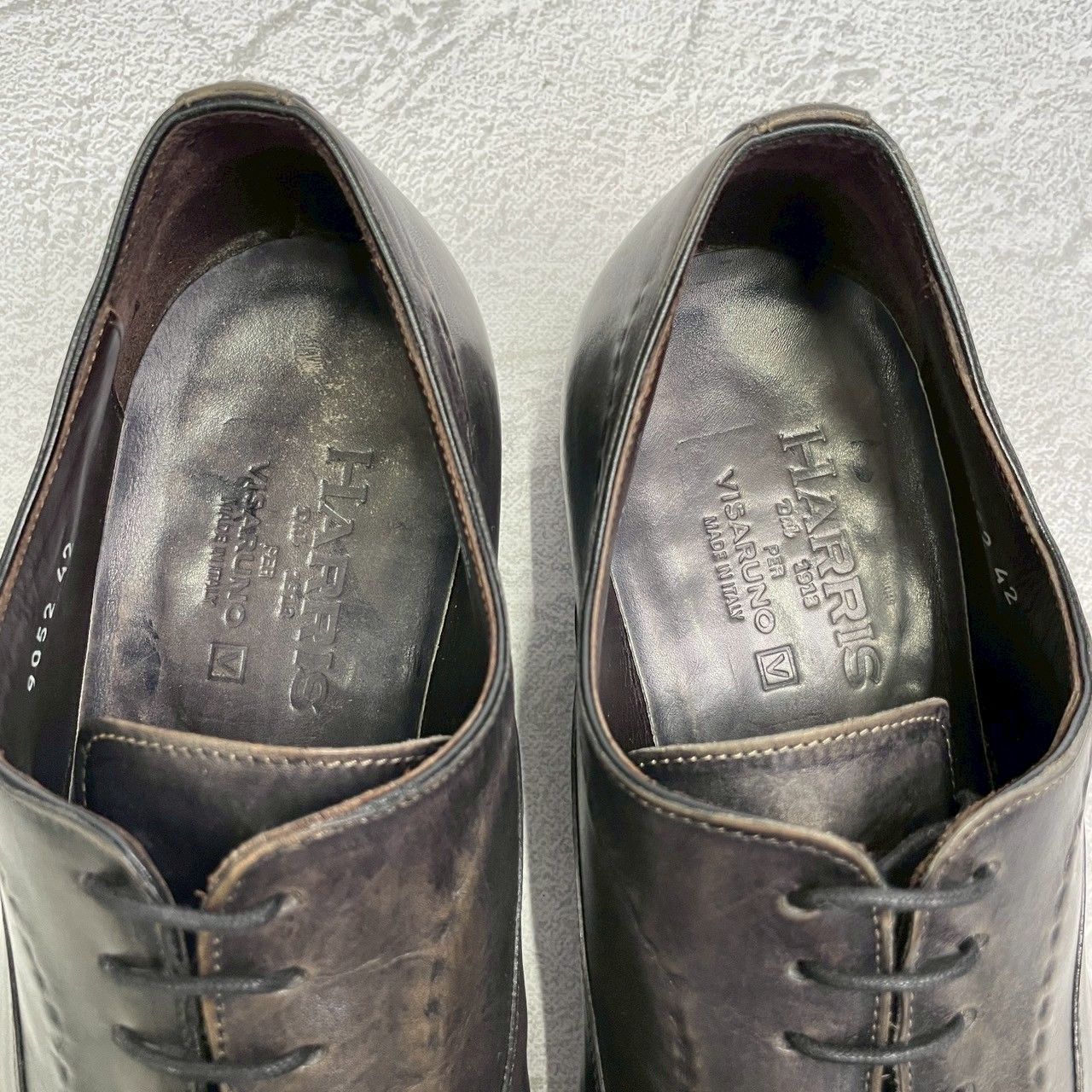 【良品】HARRIS ハリス プレーントゥ 内羽根 パティーヌ グレー 黒 ブラック EUR42 / 26.5cm【W3358】