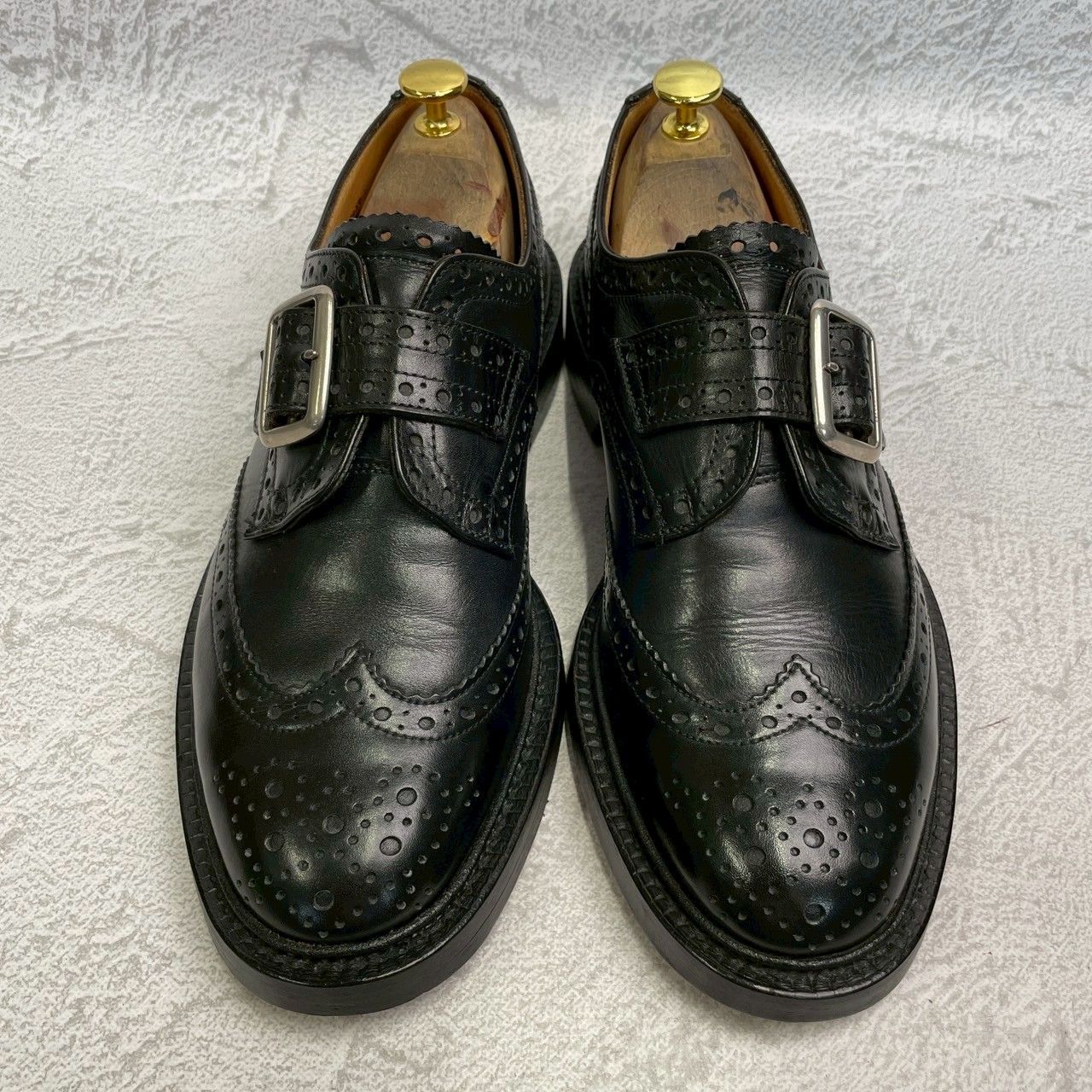 【美品】Tricker’s トリッカーズ Burton バートン メリージェーン ウィング 外羽根 ストラップ シルバー金具 黒 ブラック BLACK UK8 / 26.5cm【W3361】