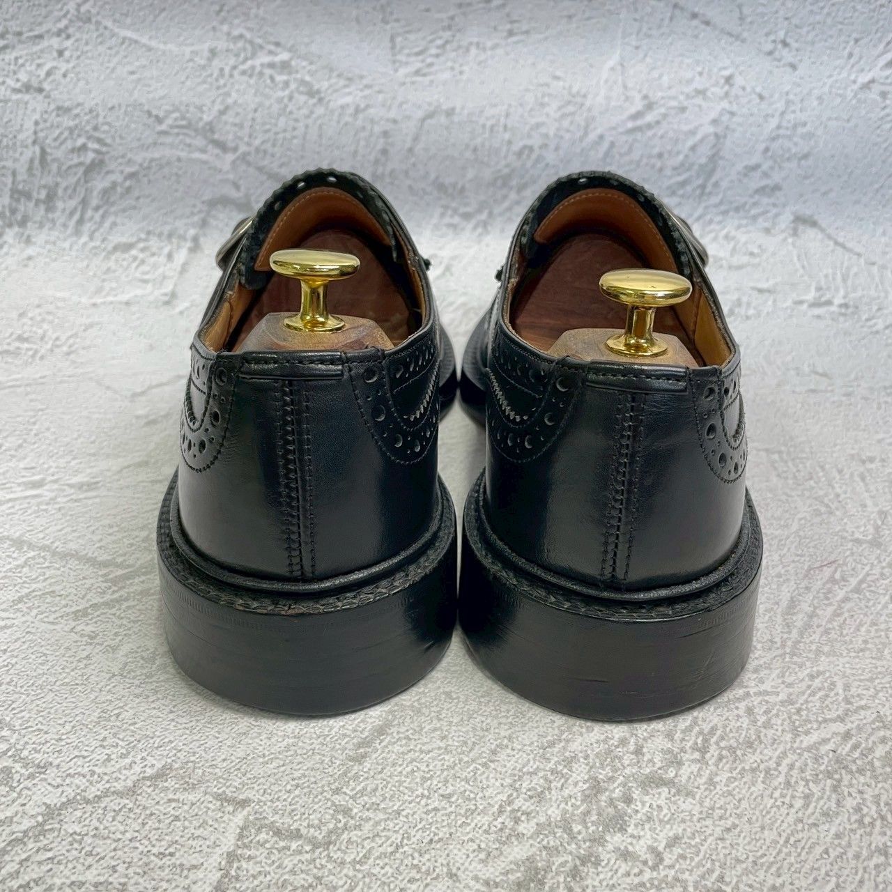 【美品】Tricker’s トリッカーズ Burton バートン メリージェーン ウィング 外羽根 ストラップ シルバー金具 黒 ブラック BLACK UK8 / 26.5cm【W3361】