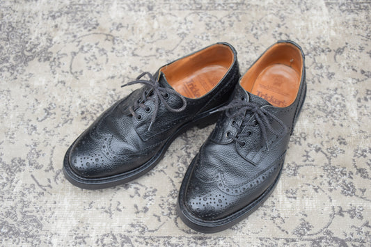 【リフト交換済み】Tricker's トリッカーズ M3087 ILKLEY イルクリー バートン型 ウイング 外羽根 グレインレザー 黒 ブラック UK8 / 26.5cm【W3558】