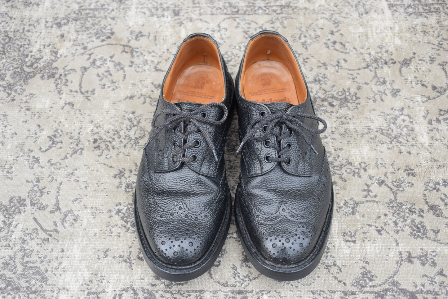 【リフト交換済み】Tricker's トリッカーズ M3087 ILKLEY イルクリー バートン型 ウイング 外羽根 グレインレザー 黒 ブラック UK8 / 26.5cm【W3558】