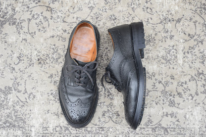 【リフト交換済み】Tricker's トリッカーズ M3087 ILKLEY イルクリー バートン型 ウイング 外羽根 グレインレザー 黒 ブラック UK8 / 26.5cm【W3558】
