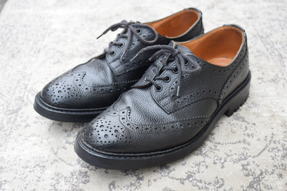 【リフト交換済み】Tricker's トリッカーズ M3087 ILKLEY イルクリー バートン型 ウイング 外羽根 グレインレザー 黒 ブラック UK8 / 26.5cm【W3558】