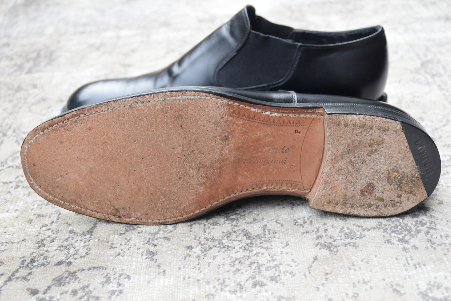 Excellent condition Church's Sidegoa semi-square plain low-top black sandals, size 80F, UK8, 26.5cm (W3419).