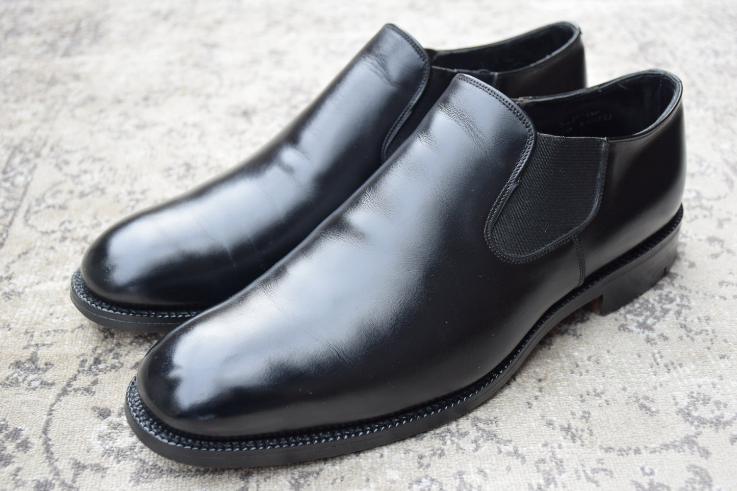 Excellent condition Church's Sidegoa semi-square plain low-top black sandals, size 80F, UK8, 26.5cm (W3419).