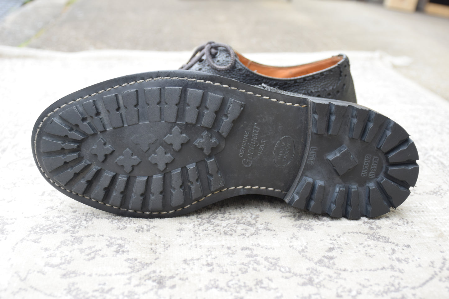 【リフト交換済み】Tricker's トリッカーズ M3087 ILKLEY イルクリー バートン型 ウイング 外羽根 グレインレザー 黒 ブラック UK8 / 26.5cm【W3558】