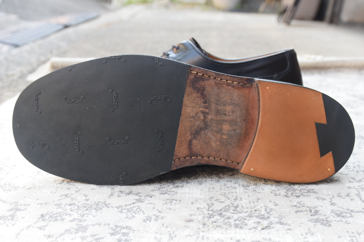 【リフト交換済み】Tricker’s トリッカーズ M7060 Kendal ケンダル プレーン 外羽根 4アイレット 黒 ブラック UK8 / 26.5cm【W3377】