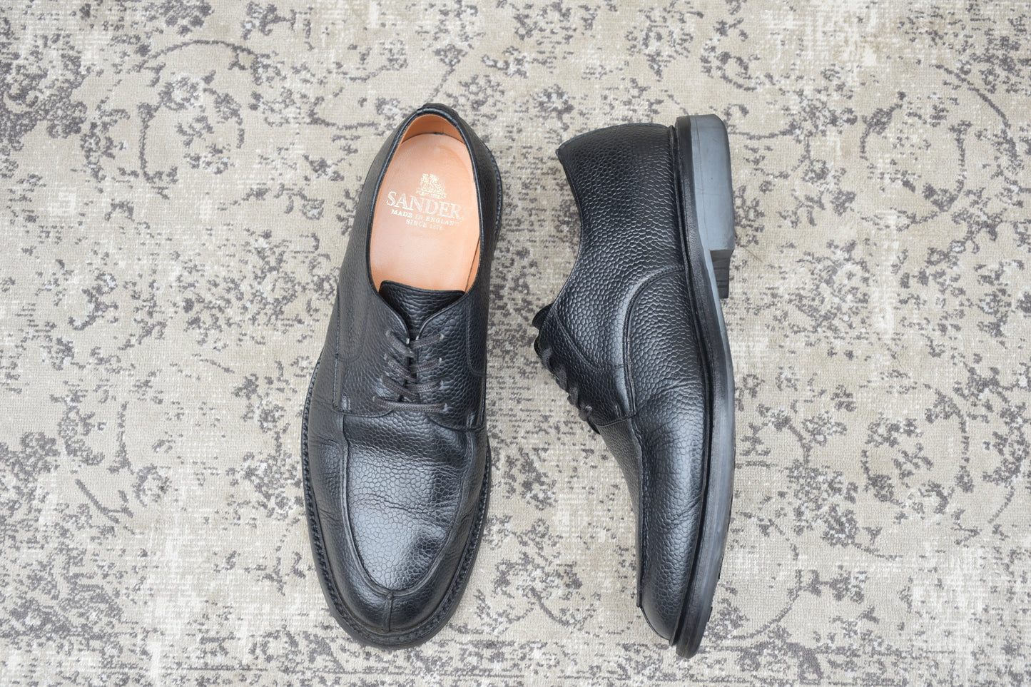 【美品】SANDERS サンダース 1184BG U-Tip Shoe Uチップ 外羽根 グレインレザー ミリタリー ダービー黒 ブラック UK8.5 / 27.0cm【Ｗ3561】