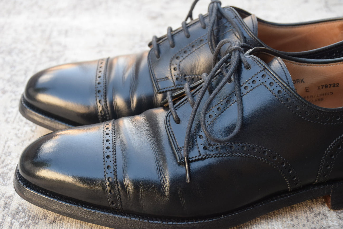 Crockett&Jones クロケットアンドジョーンズ YORK ヨーク パンチドキャップ 外羽根 黒 ブラック UK6 / 24.5cm【W2719】