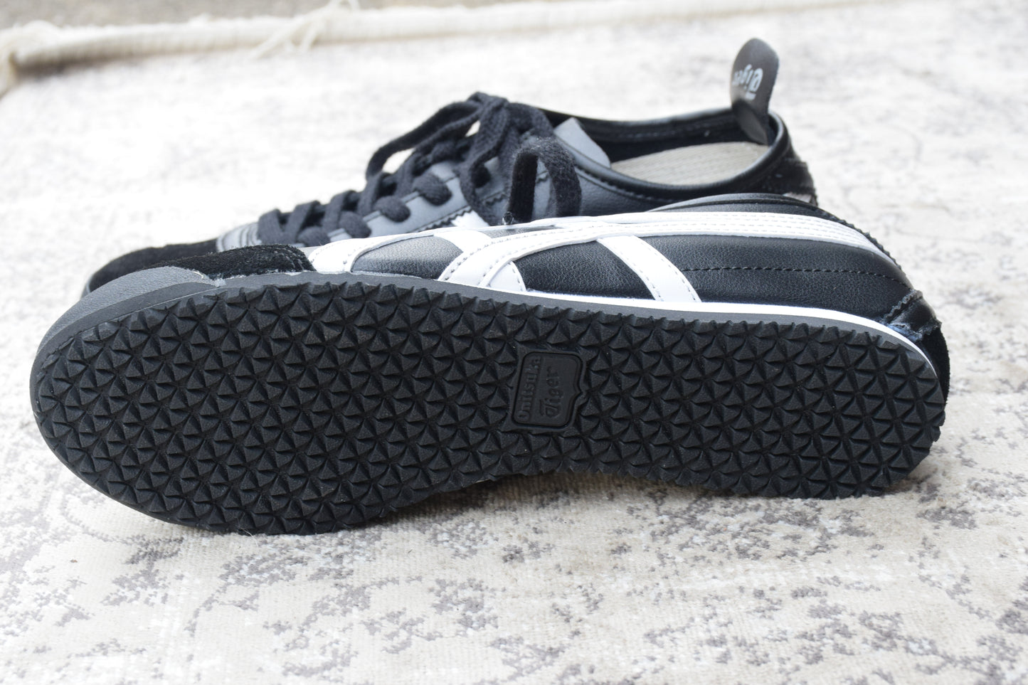 【極美品】Onitsuka Tiger オニツカタイガー MEXICO 66 メキシコ66 DL408-9001 レザー スニーカー 黒 ブラック US8 / UK7 / EUR41.5 / 26cm【W3400】