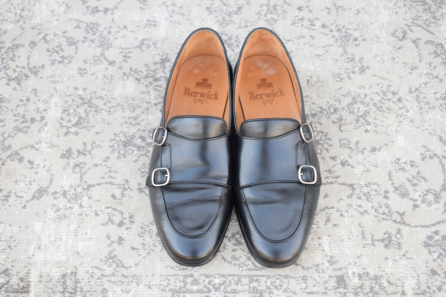Excellent condition Berwick 5111 CHSG double monk loafers in black, size 39 (EU) / 24.5cm (W3429).
