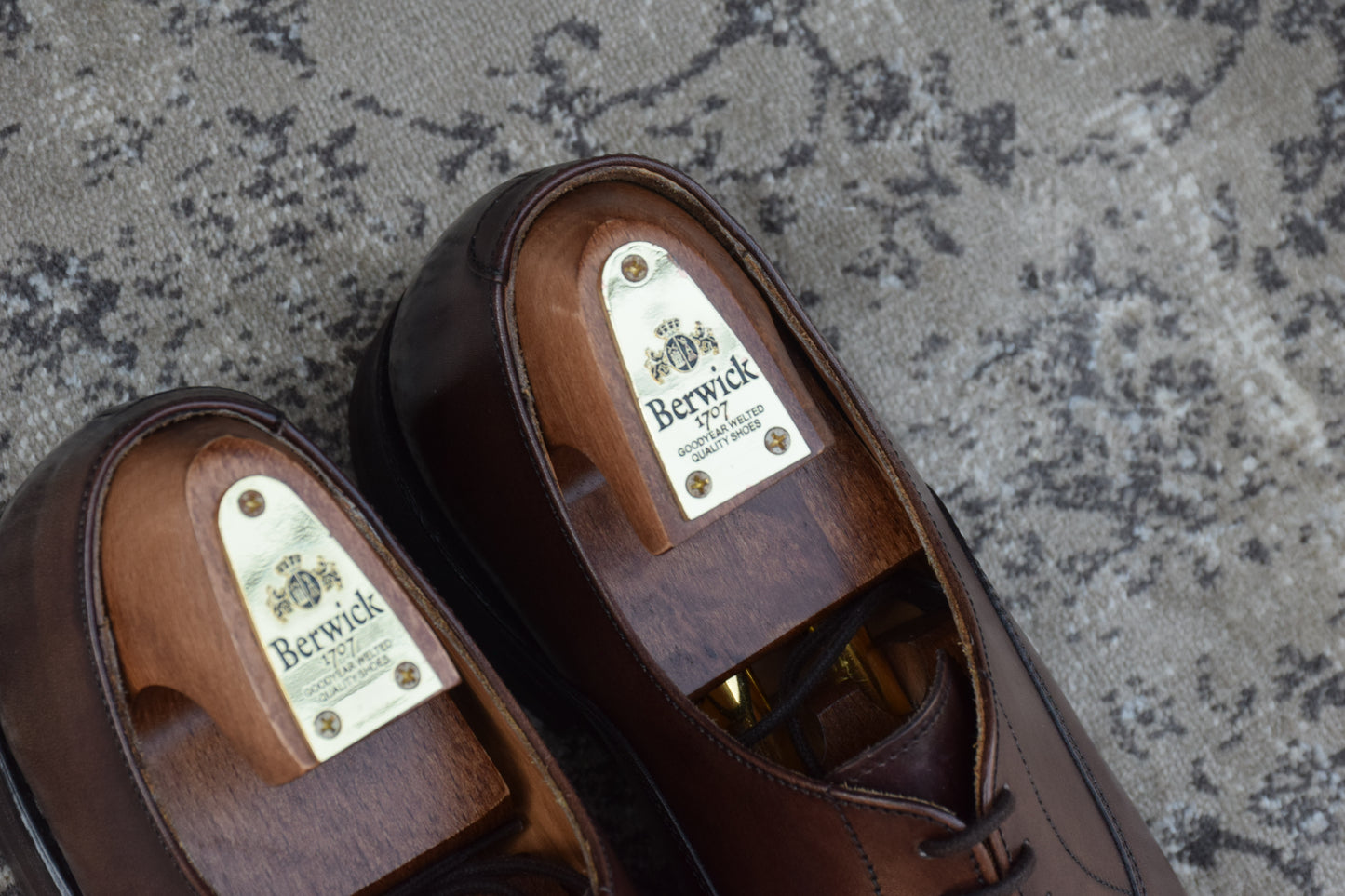 【極美品】Berwick バーウィック 5224 SIVI ストレート 内羽根 アンティーク調 茶 ダークブラウンUK6 / 25.5cm【W3386】