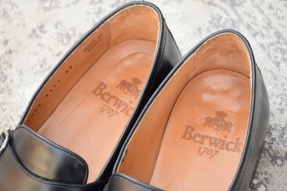 Excellent condition Berwick 5111 CHSG double monk loafers in black, size 39 (EU) / 24.5cm (W3429).