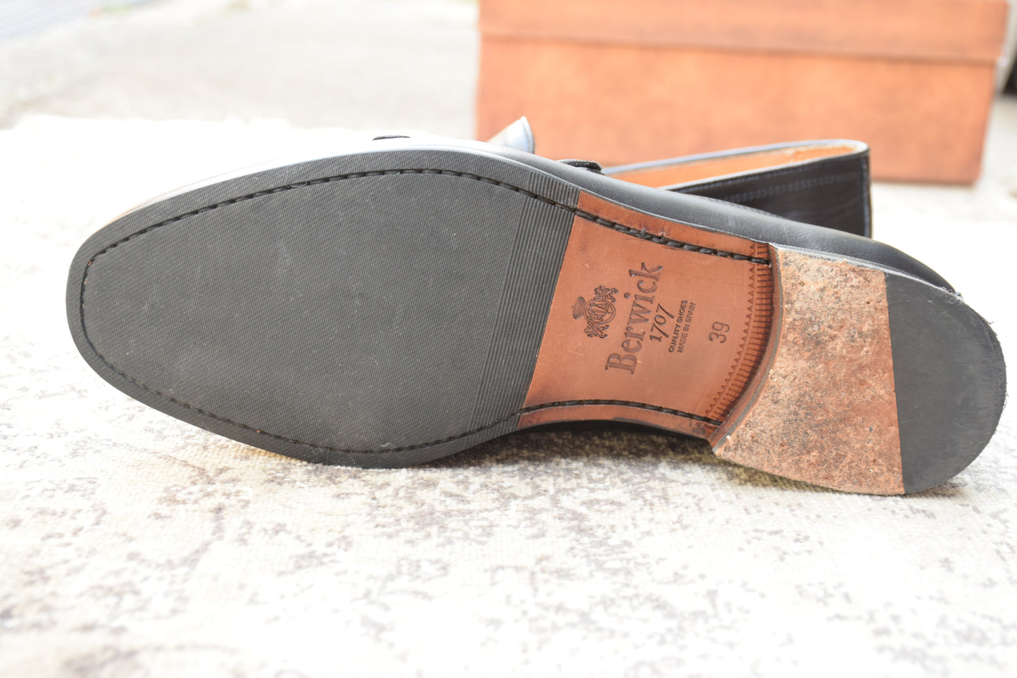 Excellent condition Berwick 5111 CHSG double monk loafers in black, size 39 (EU) / 24.5cm (W3429).