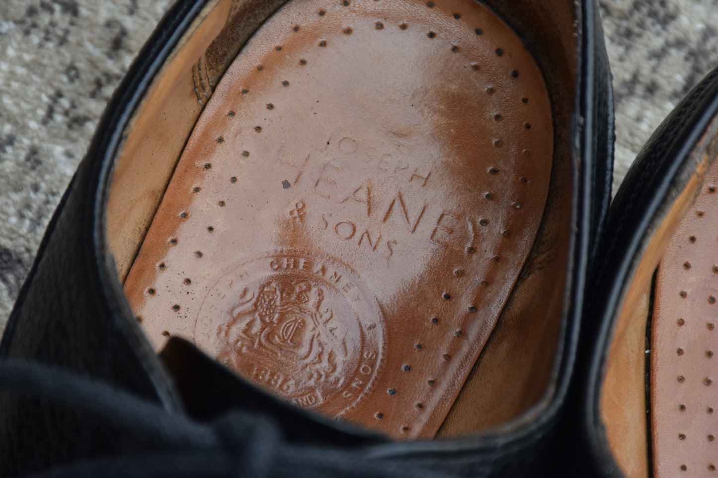 【リフト交換済み】JOSEPH CHEANEY&SONS ジョセフチーニーアンドサンズ KENGON ⅡR ケンゴン 2R ストレート 外羽根 グレインレザー 黒 ブラック UK6.5 / 25.5cm【W3403】