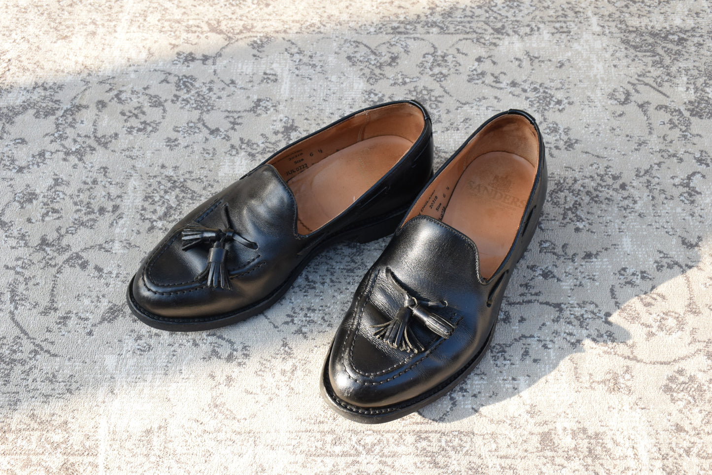 【良品】SANDERS サンダース 2031B TASSEL LOAFER タッセルローファー ダイナイトソール 黒 ブラック UK6.5 / 25.5～26.0 cm【W3405】