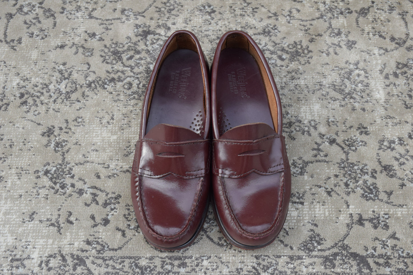 G.H.BASS ジーエイチバス WEEJUNS LOGAN ウィージャンズ ローガン コインローファー ハーフサドル 赤茶 バーガンディ US5.5 / 23.5cm相当【W3409】