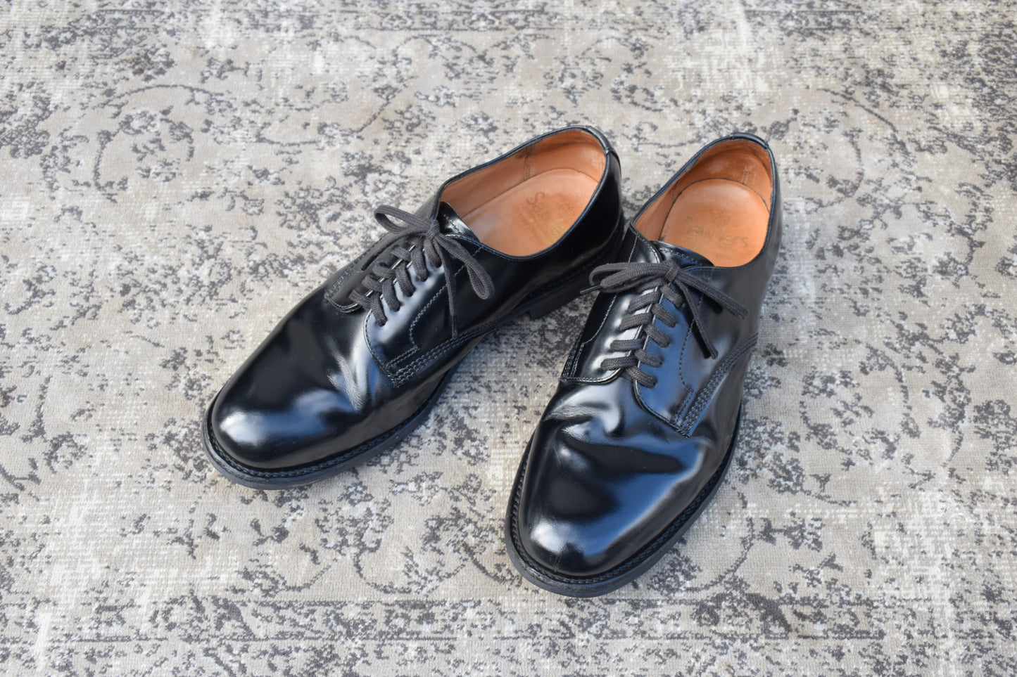 良品】SANDERS サンダース 1384B Officer Shoe オフィサーシューズ プレーン 外羽根 サービス ポリッシュドカーフ ダイナイトソール 黒 ブラック UK7 / 26.0〜26.5 cm【W3414】
