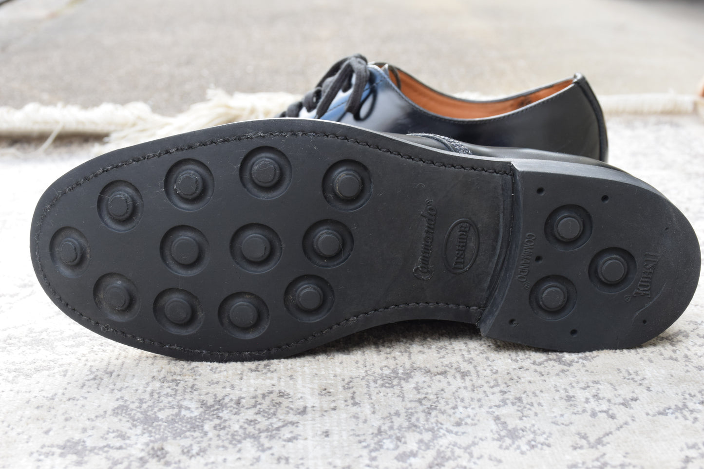 良品】SANDERS サンダース 1384B Officer Shoe オフィサーシューズ プレーン 外羽根 サービス ポリッシュドカーフ ダイナイトソール 黒 ブラック UK7 / 26.0〜26.5 cm【W3414】