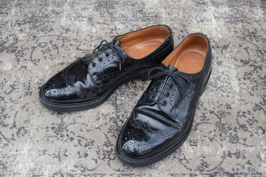 【良品】Tricker’s トリッカーズ Burton バートン ウイング 外羽根 パテントレザー 黒 BLACK ブラック UK9.5 / 28cm【W3360】WINGTIP
