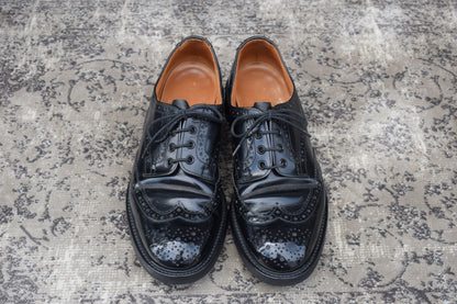 【良品】Tricker’s トリッカーズ Burton バートン ウイング 外羽根 パテントレザー 黒 BLACK ブラック UK9.5 / 28cm【W3360】WINGTIP