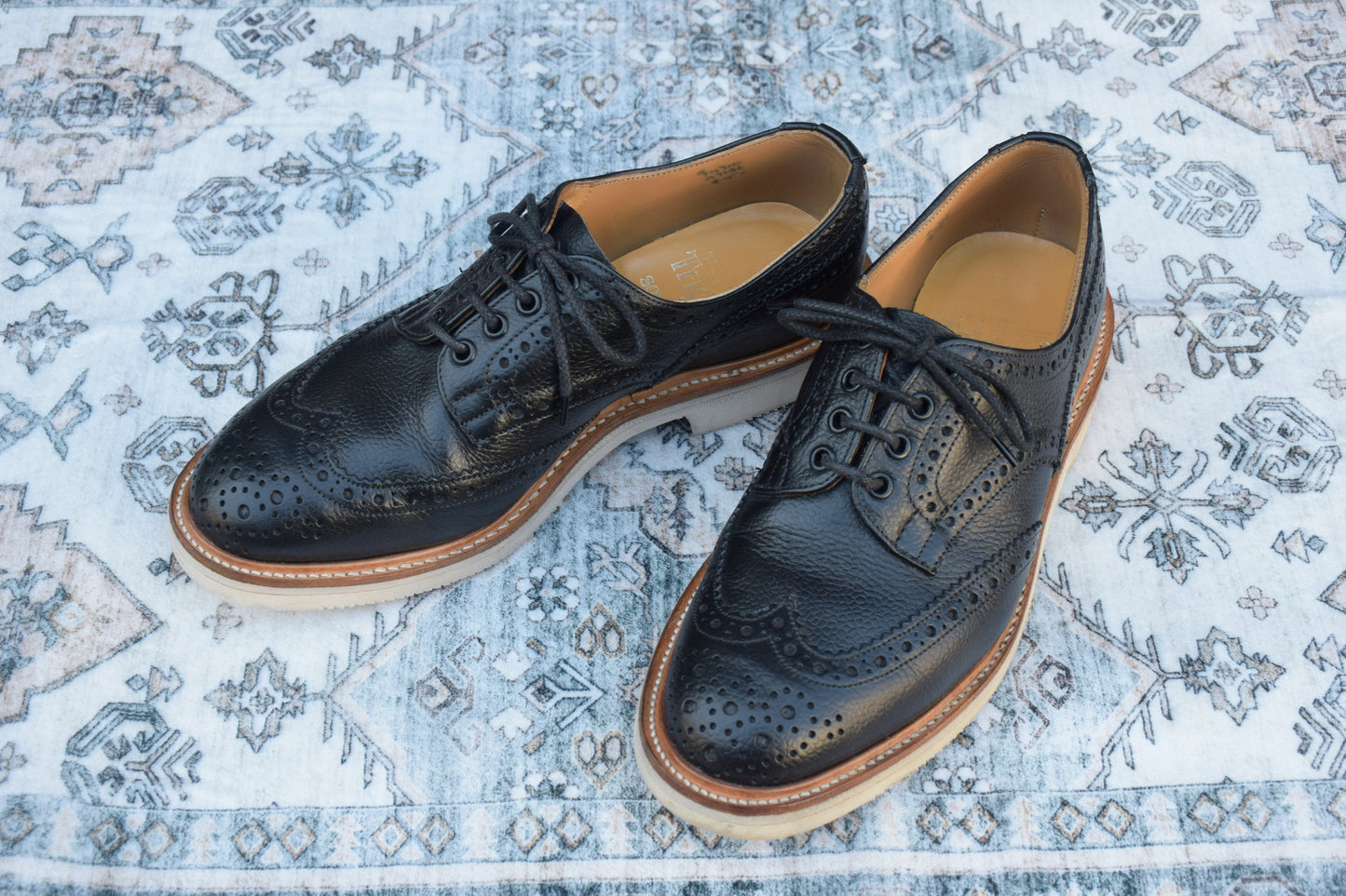 【美品】Tricker's トリッカーズ SOPHNET ソフネット BOURTON バートン ウイング 外羽根 メダリオン 黒 ブラック BLACK UK8 / 26.5cm【W2916】