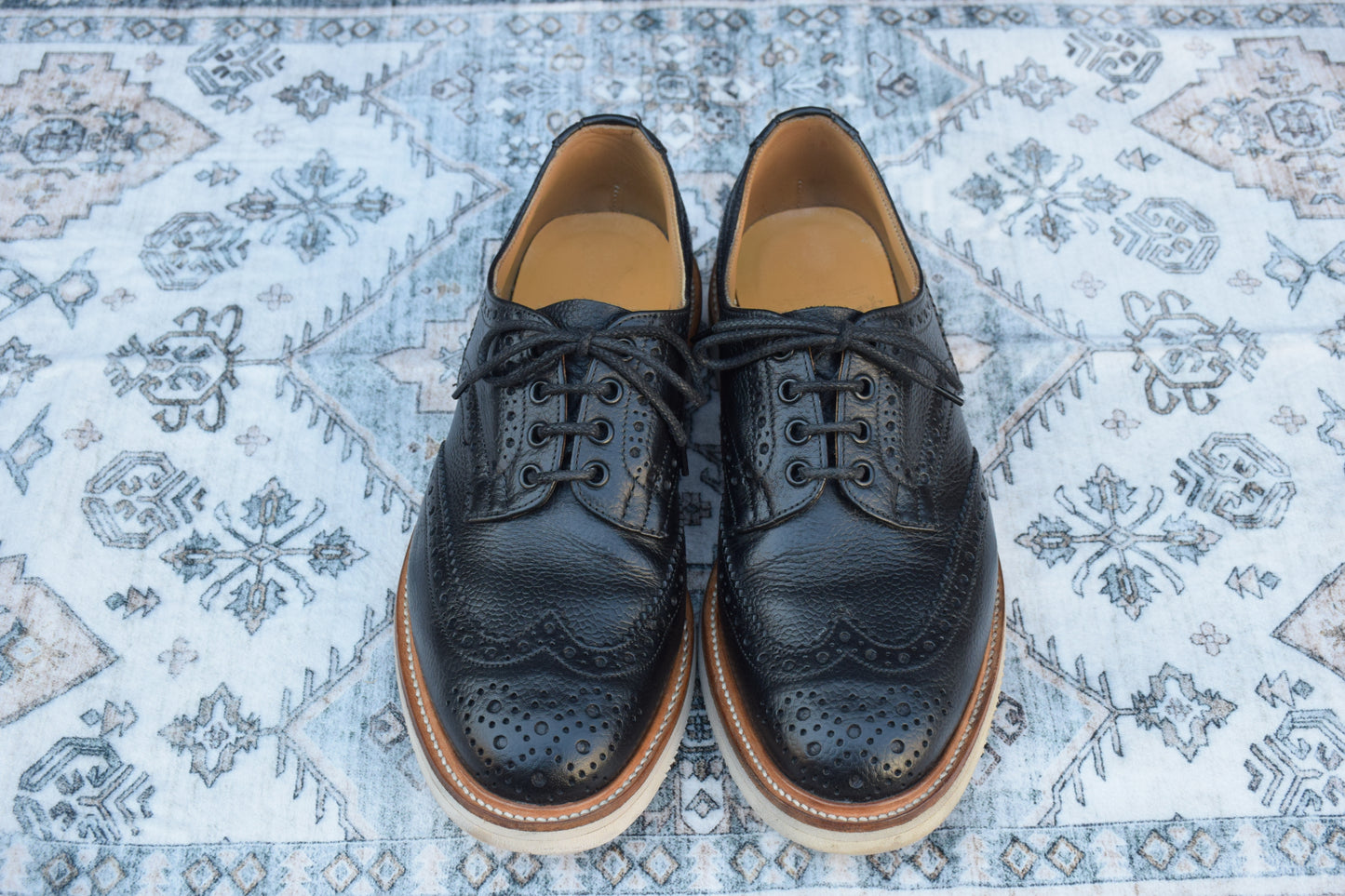 【美品】Tricker's トリッカーズ SOPHNET ソフネット BOURTON バートン ウイング 外羽根 メダリオン 黒 ブラック BLACK UK8 / 26.5cm【W2916】