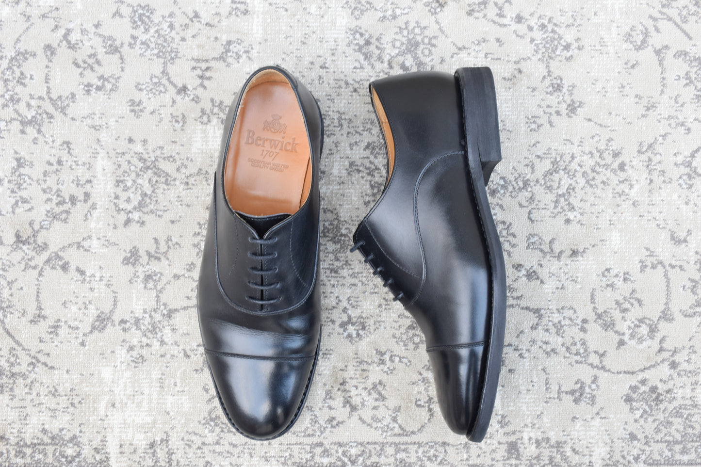 【極美品】Berwick 1707 バーウィック 5224 ストレートチップ 内羽根 ヴィブラムガムライトソール 黒 ブラック UK6.5 / 25.5cm【W3475】