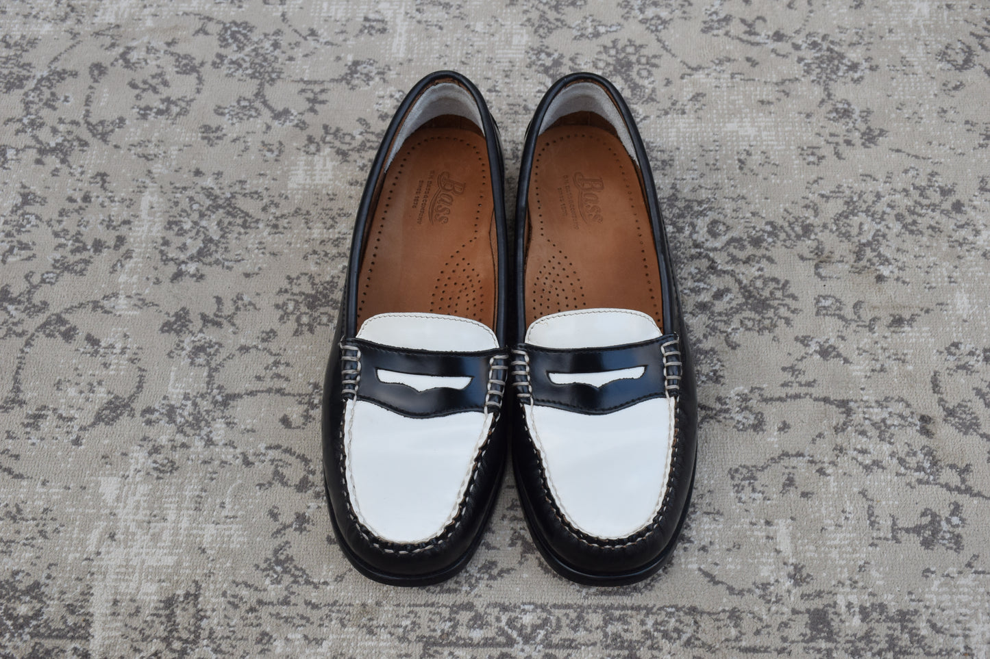 【美品】G.H.BASS ジーエイチバス WAYFARER ウェイファーラー コインローファー ビーフロール 黒×白 レディースモデル US6.5 / 23cm相当【W3494】