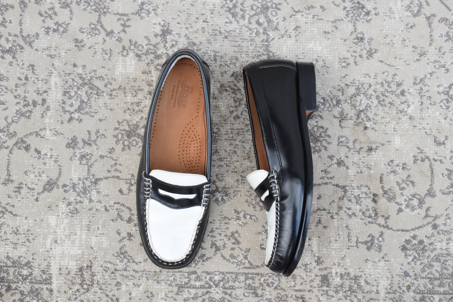 【美品】G.H.BASS ジーエイチバス WAYFARER ウェイファーラー コインローファー ビーフロール 黒×白 レディースモデル US6.5 / 23cm相当【W3494】