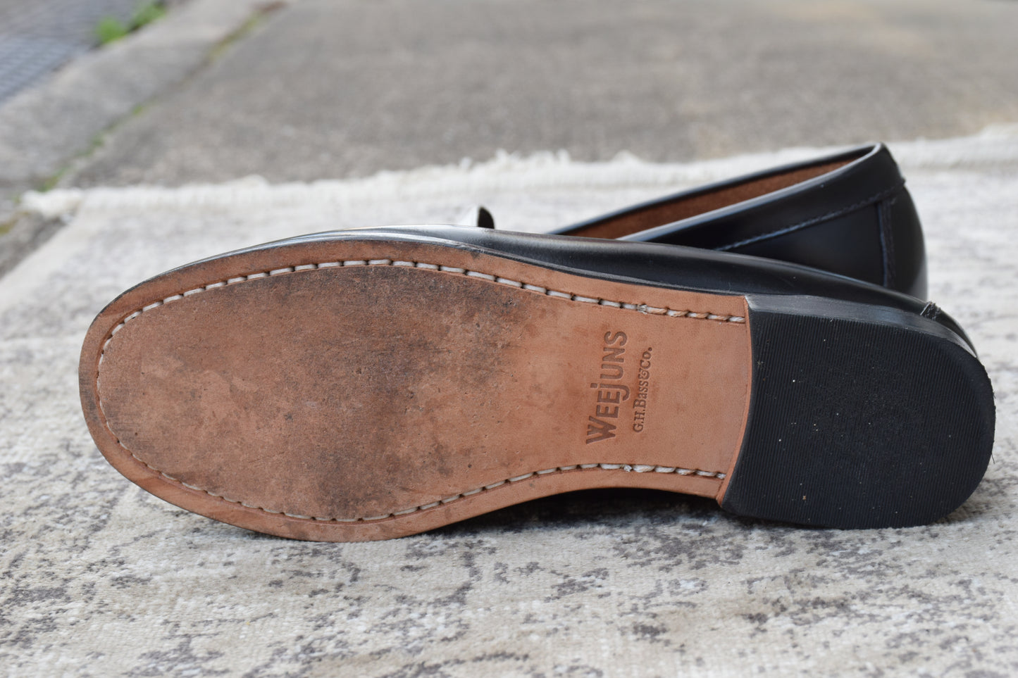 【美品】G.H.BASS ジーエイチバス WAYFARER ウェイファーラー コインローファー ビーフロール 黒×白 レディースモデル US6.5 / 23cm相当【W3494】