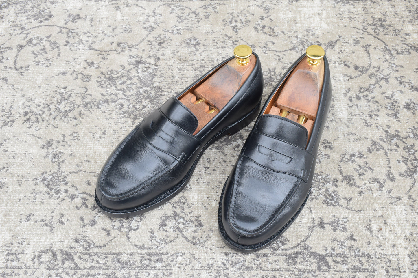 【美品】JALAN SRIWIJAYA ジャランスリワヤ 98998 GARUDA ガルーダ コインローファー ハーフサドル 黒 ブラック UK5 / 24.0cm【Ｗ3499】