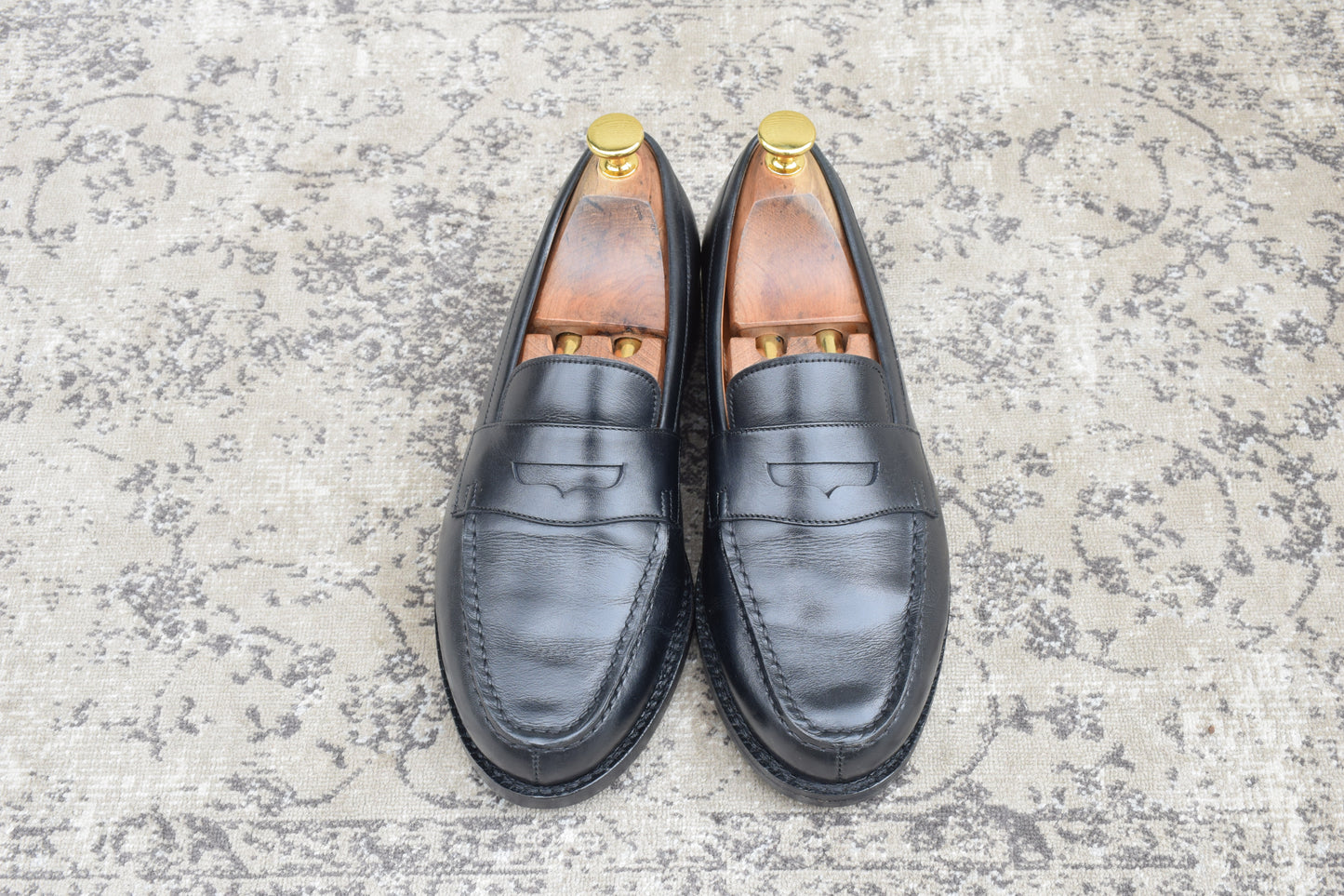 【美品】JALAN SRIWIJAYA ジャランスリワヤ 98998 GARUDA ガルーダ コインローファー ハーフサドル 黒 ブラック UK5 / 24.0cm【Ｗ3499】