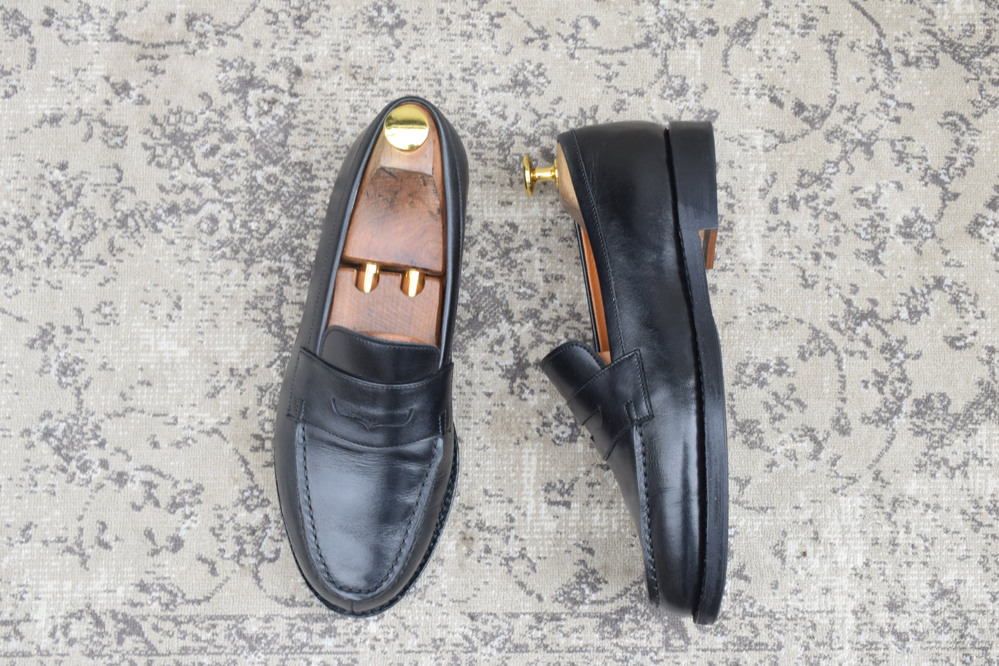 【美品】JALAN SRIWIJAYA ジャランスリワヤ 98998 GARUDA ガルーダ コインローファー ハーフサドル 黒 ブラック UK5 / 24.0cm【Ｗ3499】