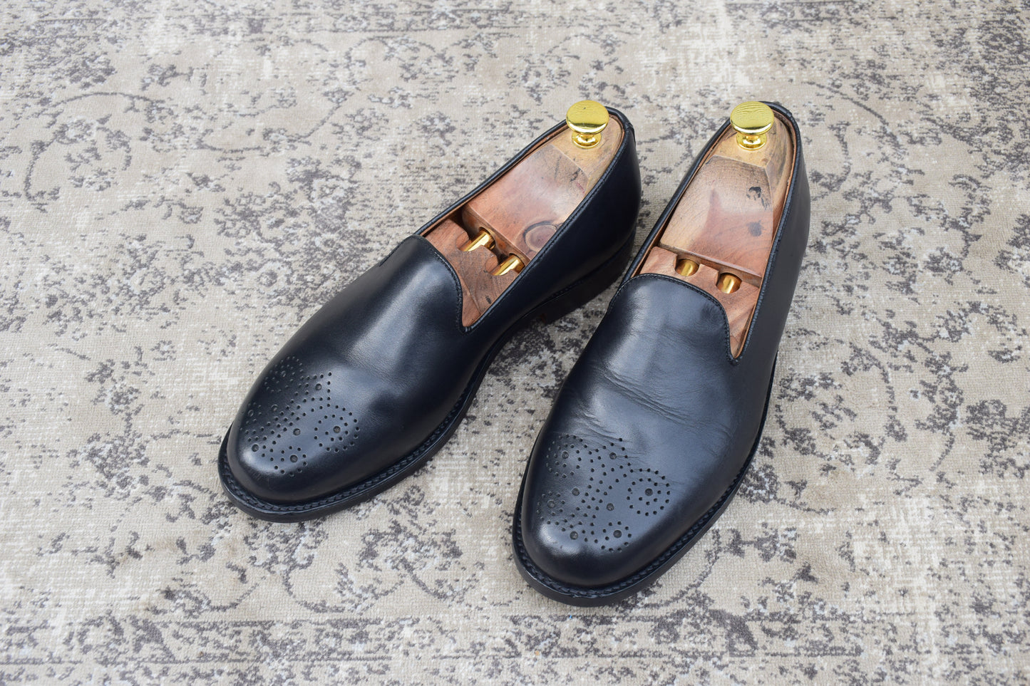 【良品】SANDERS サンダース 9756BW Slip-on Shoes スリッポン ローファー メダリオン ブローグ 黒 ブラック UK7 / 25.5cm【Ｗ3503】