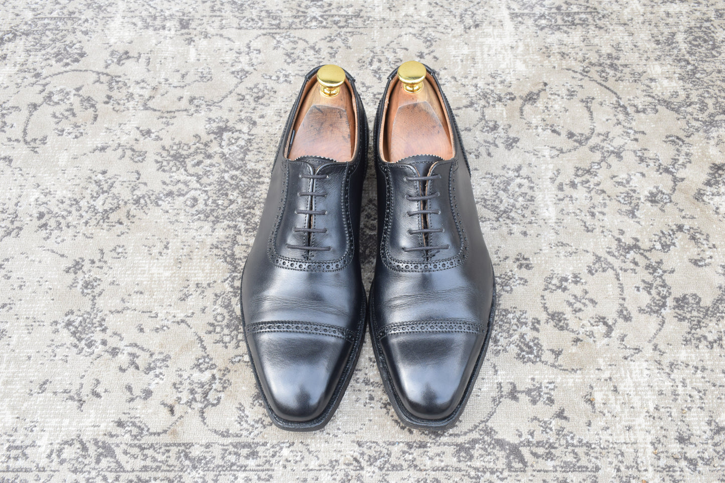 【美品】CROCKETT&JONES クロケットアンドジョーンズ WESTBOURNE ウェストボーン パンチドキャップ 内羽根 黒 ブラックUK5.5 / 24.0cm【W3505】