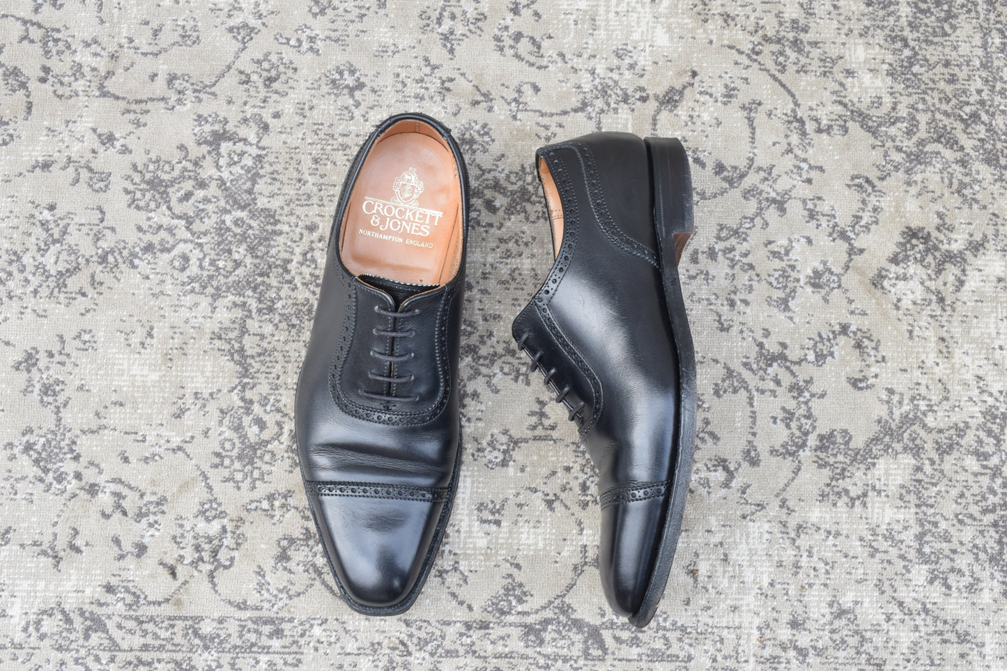 【美品】CROCKETT&JONES クロケットアンドジョーンズ WESTBOURNE ウェストボーン パンチドキャップ 内羽根 黒 ブラックUK5.5 / 24.0cm【W3505】