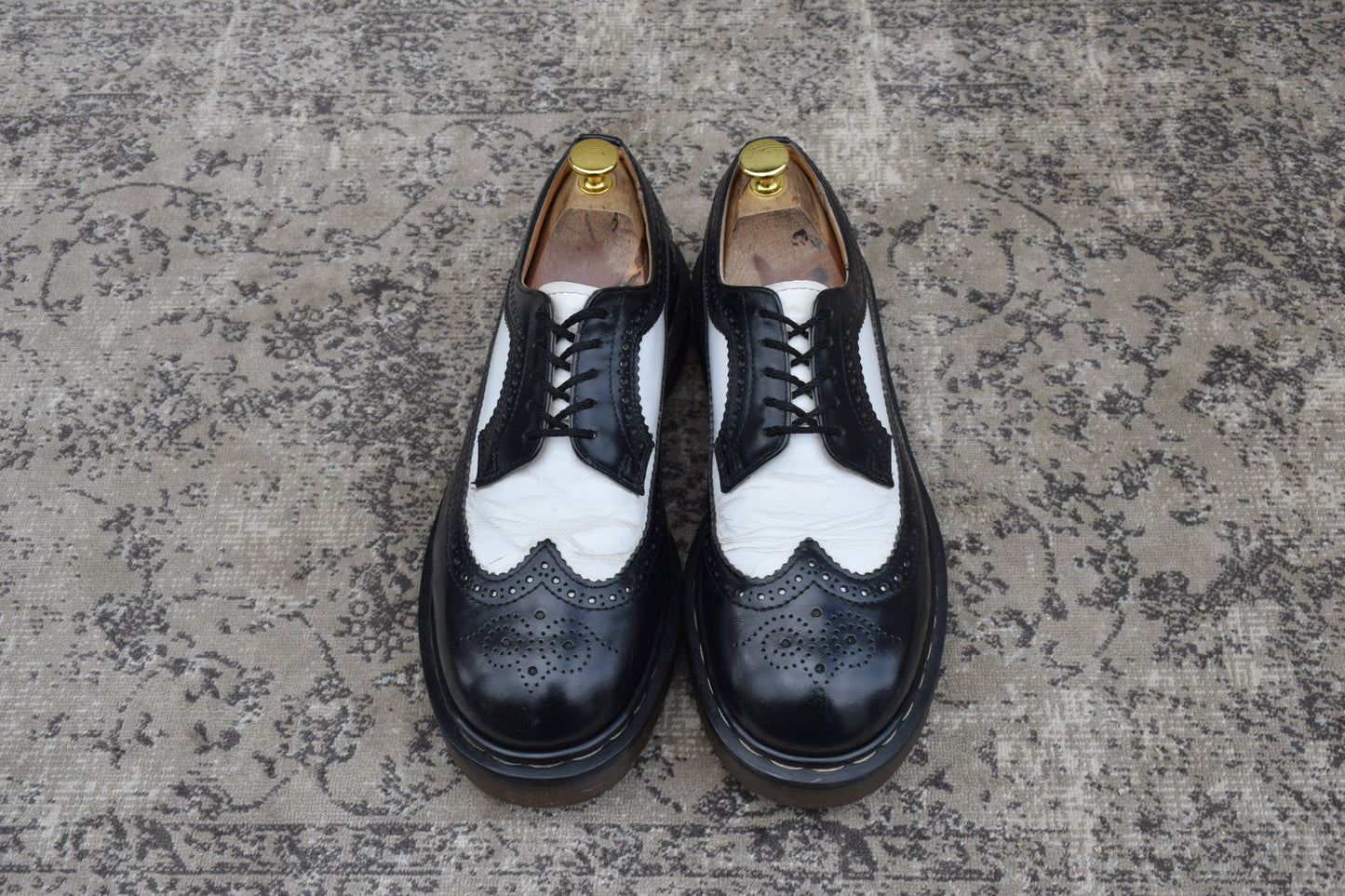 【英国製】Dr.Martens ドクターマーチン 3989 ブローグ ウイング 外羽根 メダリオン 黒×白 / ブラック×ホワイト UK8 / 27.0cm【W3512】