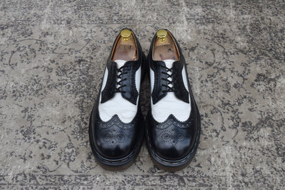 【英国製】Dr.Martens ドクターマーチン 3989 ブローグ ウイング 外羽根 メダリオン 黒×白 / ブラック×ホワイト UK8 / 27.0cm【W3512】