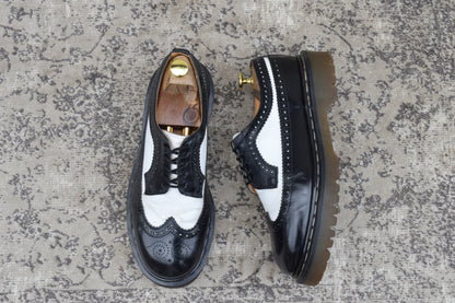 【英国製】Dr.Martens ドクターマーチン 3989 ブローグ ウイング 外羽根 メダリオン 黒×白 / ブラック×ホワイト UK8 / 27.0cm【W3512】