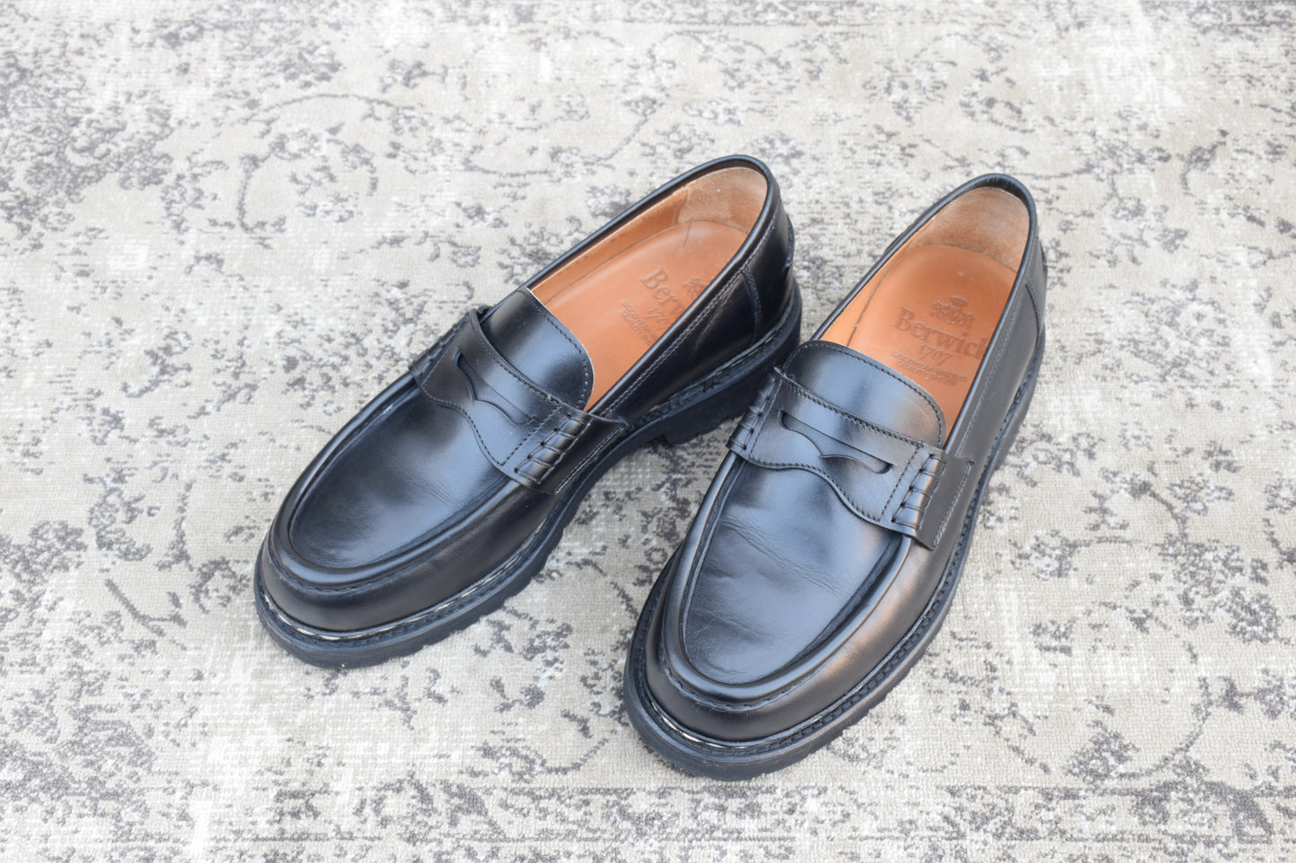 【極美品】Berwick1707 バーウィック 5293 コインローファー ビーフサドル ヴィブラムヴィライトソール 黒 ブラック UK5.5 / 24.5cm【W3514】