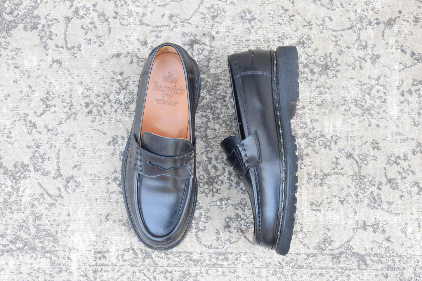 【極美品】Berwick1707 バーウィック 5293 コインローファー ビーフサドル ヴィブラムヴィライトソール 黒 ブラック UK5.5 / 24.5cm【W3514】